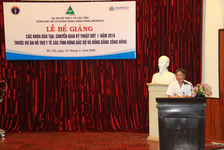 GS.TS Trần Bình Giang - Phó Giám đốc Điều hành bệnh viện phát biểu trong lễ bế giảng